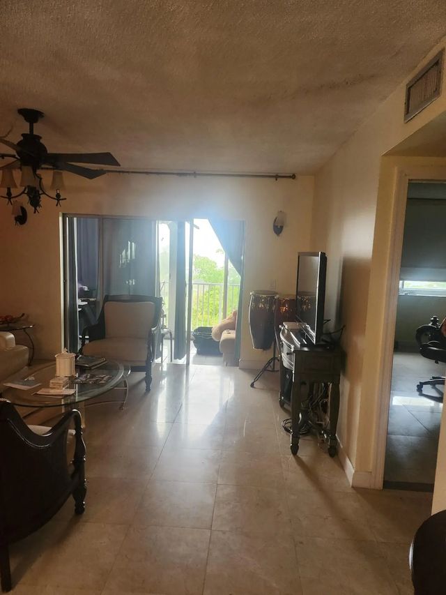 2 of 7 - 4200 Hillcrest Drive #707, Hollywood, FL
