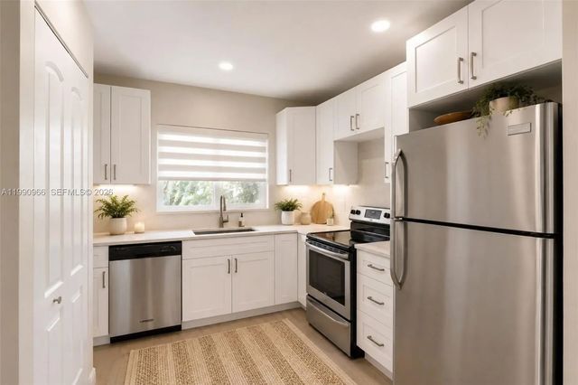 9201 Sunrise Lakes Boulevard #304, Sunrise