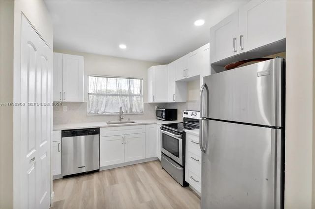 2 of 19 - 9201 Sunrise Lakes Boulevard #304, Sunrise, FL
