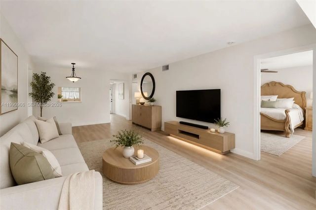 3 of 19 - 9201 Sunrise Lakes Boulevard #304, Sunrise, FL