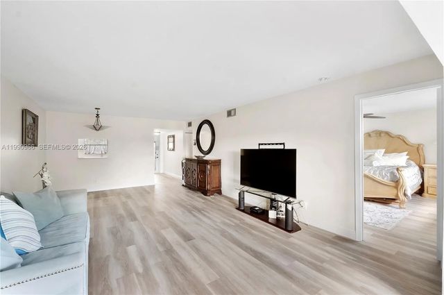 4 of 19 - 9201 Sunrise Lakes Boulevard #304, Sunrise, FL