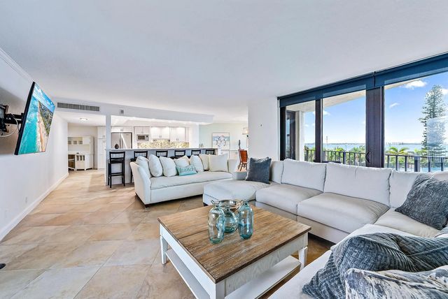 3 of 20 - 5420 N Ocean Drive #305, Singer Island, FL