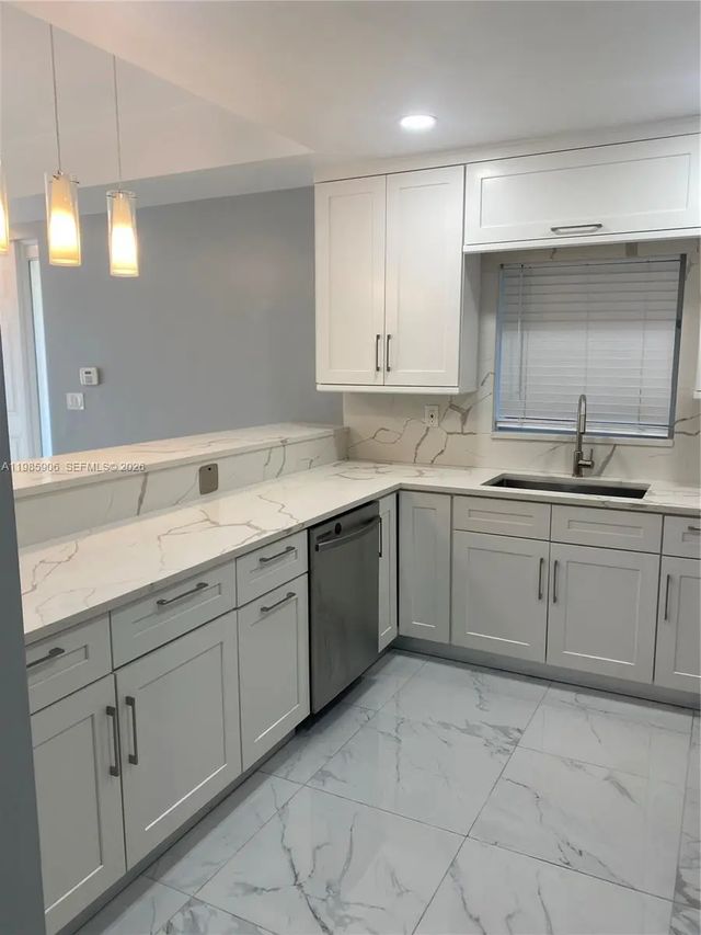 4 of 28 - 2706 Ne 30th Place #2706, Fort Lauderdale, FL