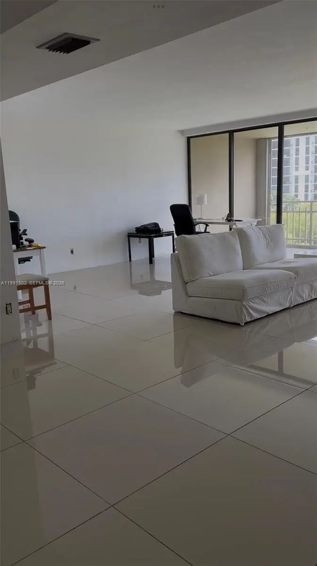 5 of 17 - N/A, Miami, FL