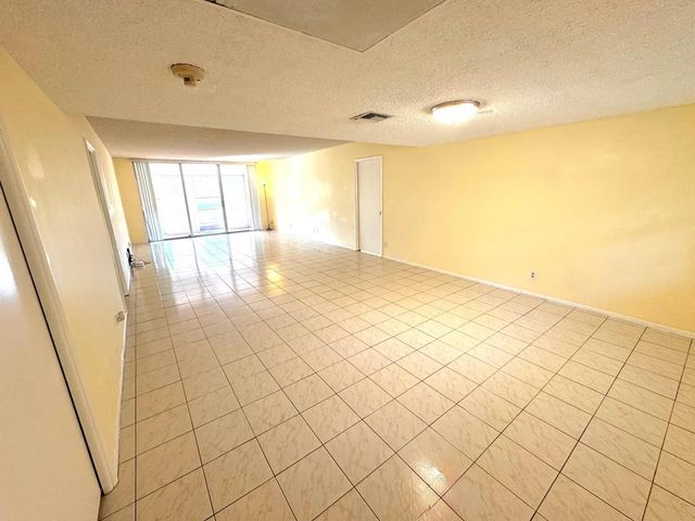 2 of 28 - 901 Cypress Terrace #103, Pompano Beach, FL