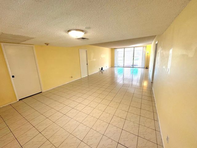 3 of 28 - 901 Cypress Terrace #103, Pompano Beach, FL