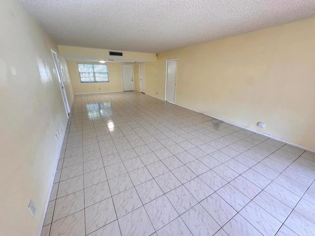 4 of 28 - 901 Cypress Terrace #103, Pompano Beach, FL