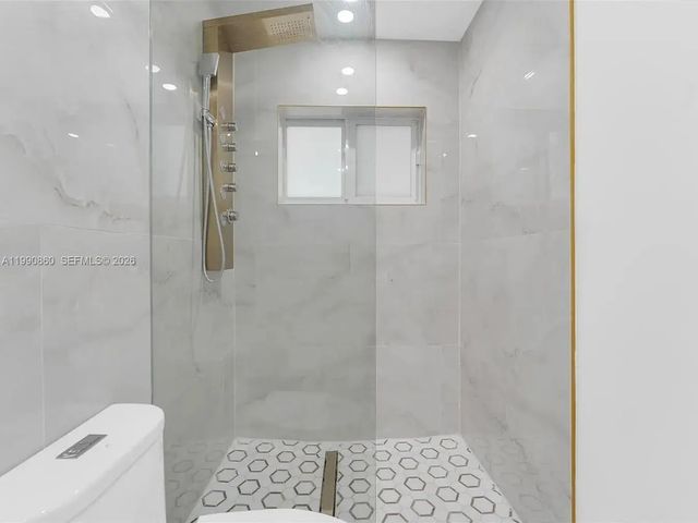 3 of 28 - 4900 Nw 14th Street, Lauderhill, FL