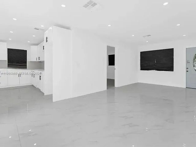 4 of 28 - 4900 Nw 14th Street, Lauderhill, FL