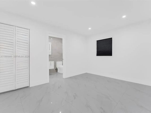 5 of 28 - 4900 Nw 14th Street, Lauderhill, FL