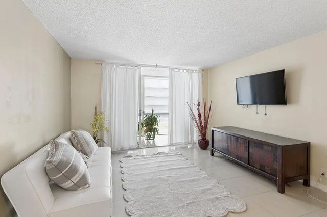 2 of 20 - 3141 Nw 47th Terrace #124, Lauderdale Lakes, FL