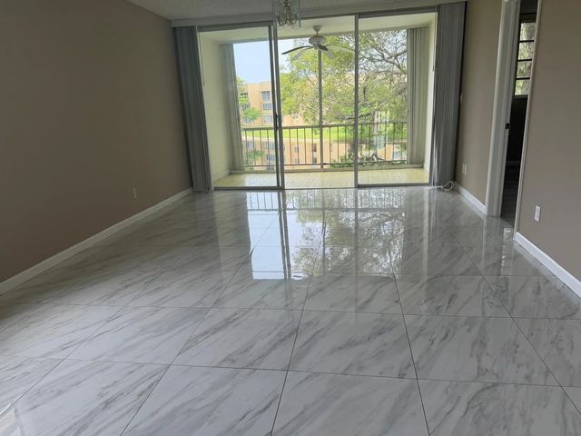 5 of 24 - 5750 Nw 64th Avenue #201, Tamarac, FL