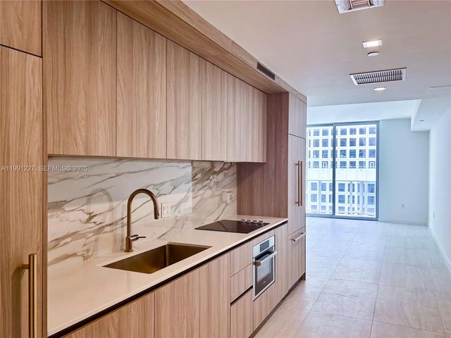 3 of 44 - 77 Se 5th Street #3614, Miami, FL