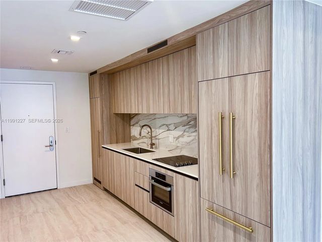 5 of 44 - 77 Se 5th Street #3614, Miami, FL