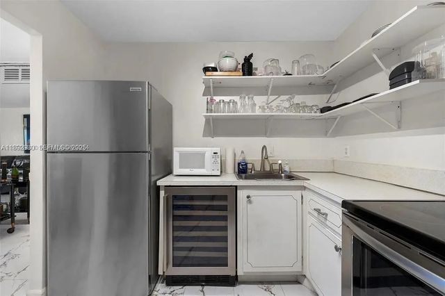 3 of 22 - 4043 Nw 16th Street #201, Lauderhill, FL