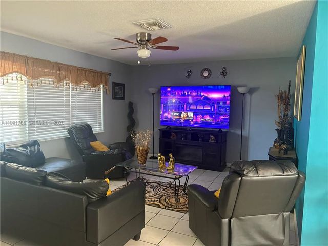 306 Canyon Drive N, Lehigh Acres