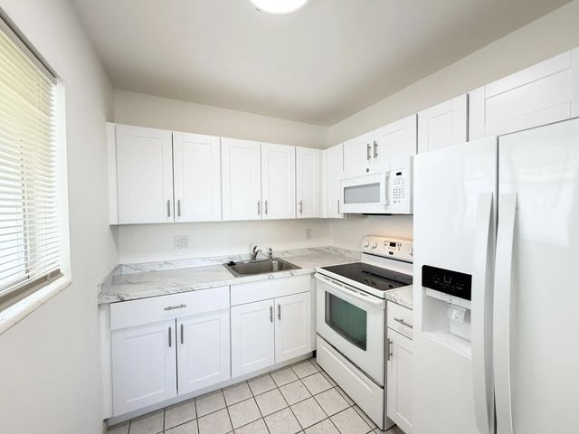 3 of 30 - 3402 Cynthia Lane #205, Lake Worth Beach, FL