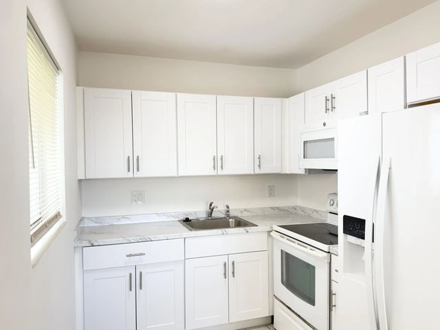 5 of 30 - 3402 Cynthia Lane #205, Lake Worth Beach, FL