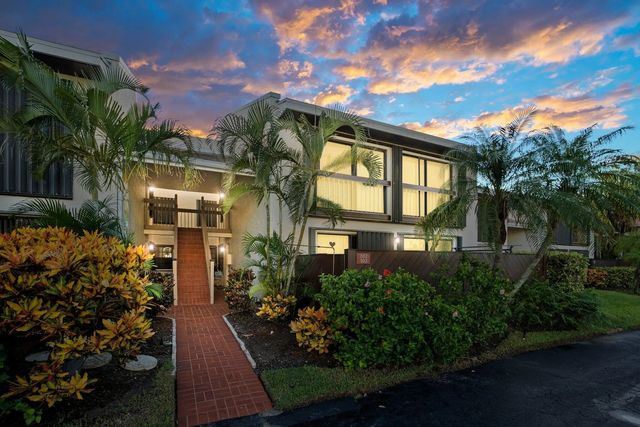 3225 S Lakeview Circle #22-202, Fort Pierce