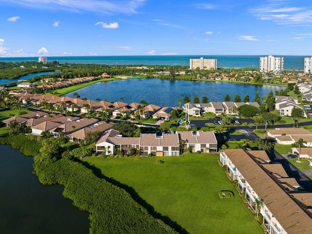 4 of 41 - 3225 S Lakeview Circle #22-202, Fort Pierce, FL