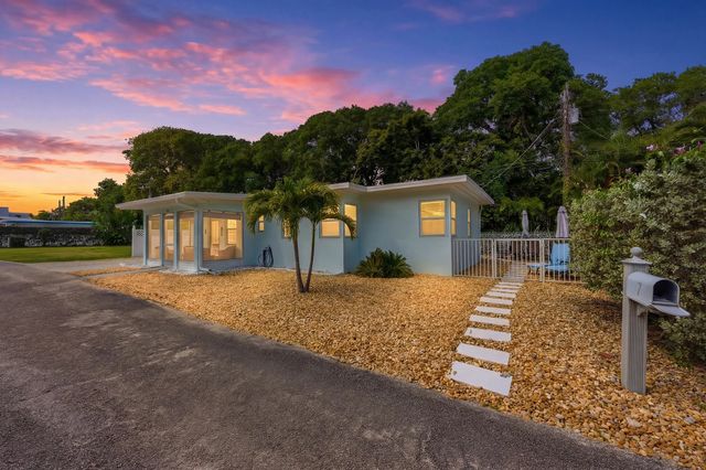 7 Belair Drive, Boynton Beach