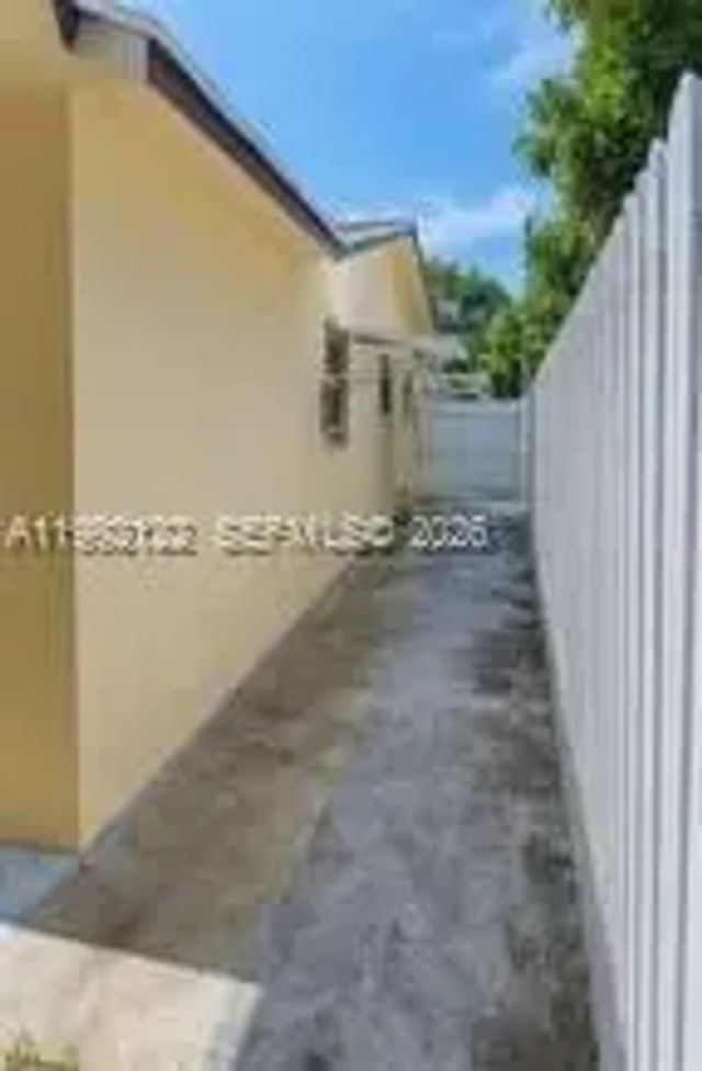 4 of 6 - 5705 Nw 14th Street, Lauderhill, FL
