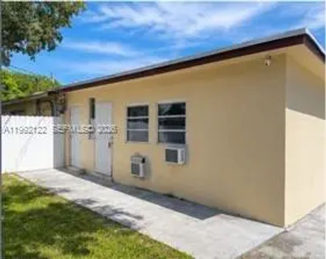 5 of 6 - 5705 Nw 14th Street, Lauderhill, FL