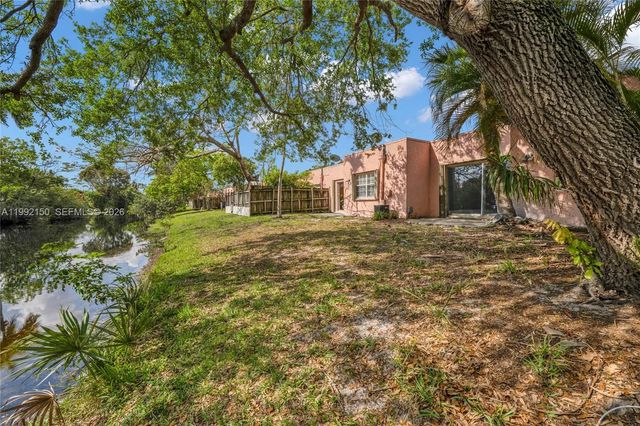 4 of 25 - 1624 Nw 56th Avenue #14, Lauderhill, FL