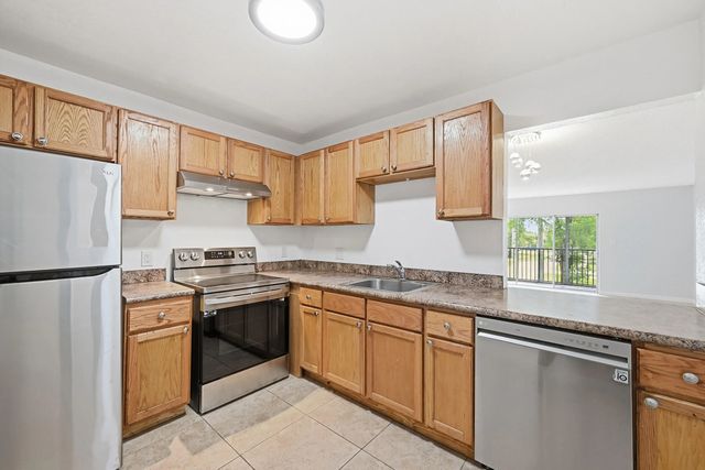 7541 Nw 16th Street #1211, Plantation