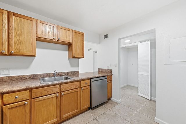 4 of 28 - 7541 Nw 16th Street #1211, Plantation, FL