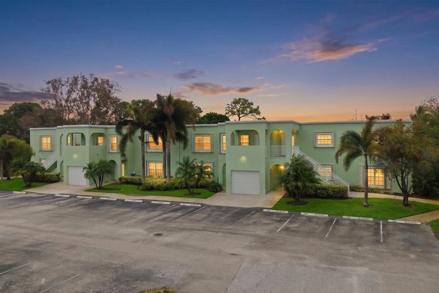 2074 Se Wild Meadow Circle, Port St. Lucie