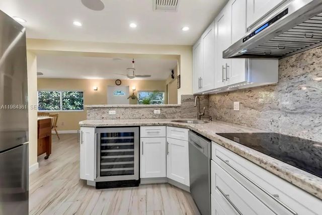4 of 32 - 222 Sw 7th Street, Dania Beach, FL