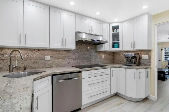 5 of 32 - 222 Sw 7th Street, Dania Beach, FL