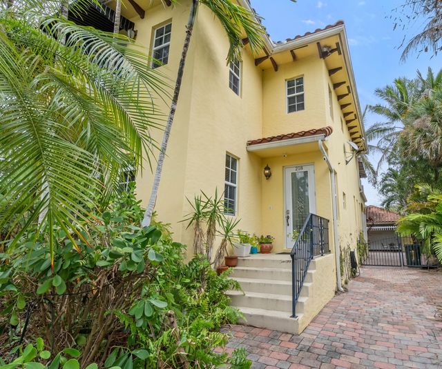 2 of 40 - 218 N Palmway, Lake Worth Beach, FL
