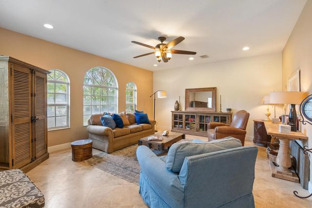 4 of 40 - 218 N Palmway, Lake Worth Beach, FL