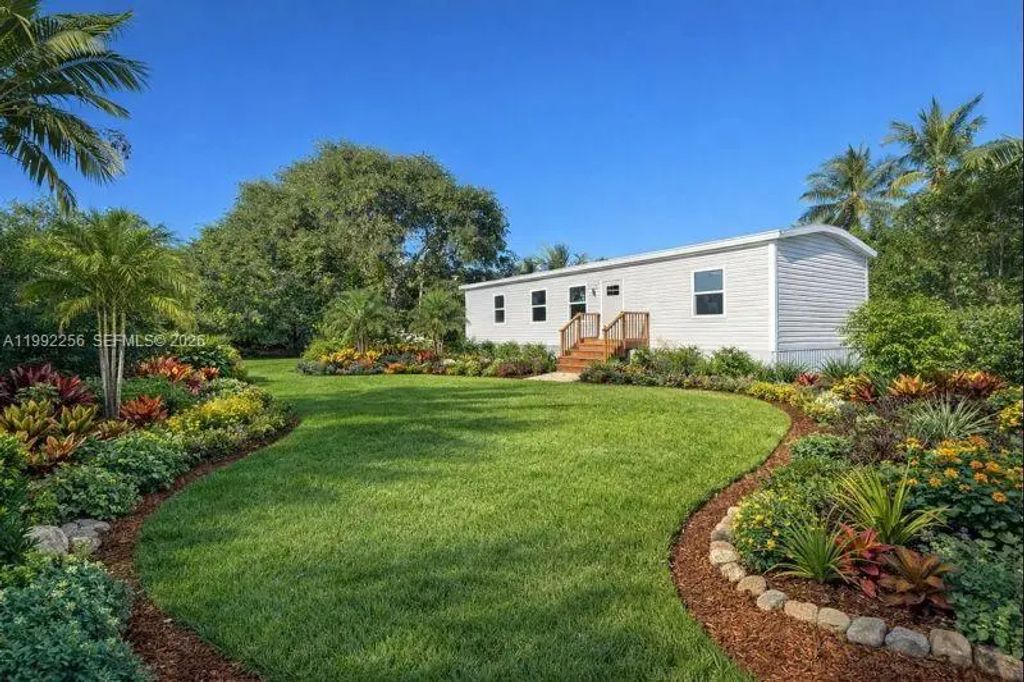 28177 Julia Avenue, 