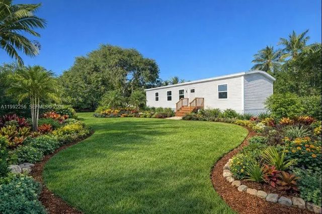 28177 Julia Avenue, 