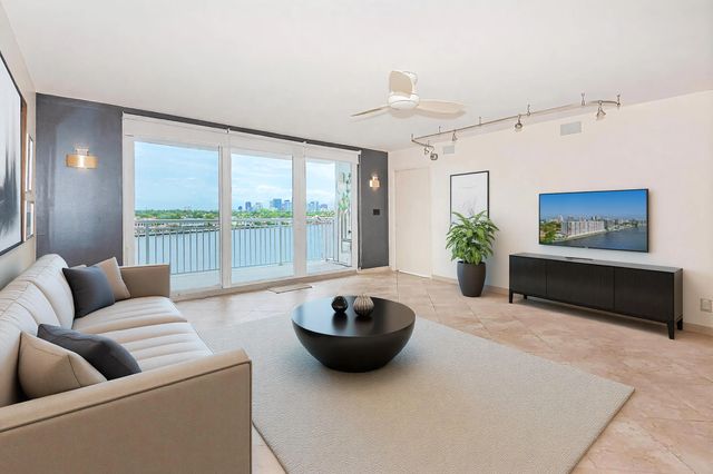 2 of 31 - 511 Bayshore Drive #707, Fort Lauderdale, FL