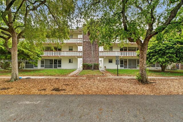 412 S Luna Court #11, Hollywood