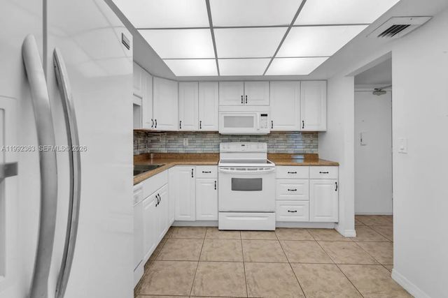 2 of 24 - 18011 Biscayne Boulevard #903, Aventura, FL