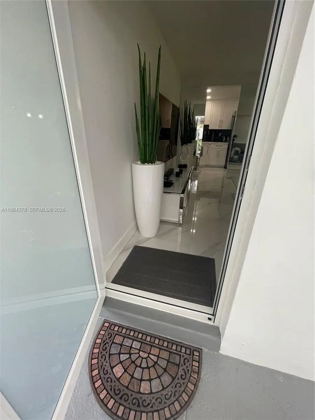 2 of 22 - 926 Michigan Avenue #3, Miami Beach, FL