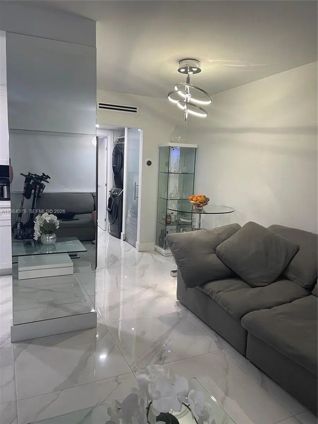 5 of 22 - 926 Michigan Avenue #3, Miami Beach, FL