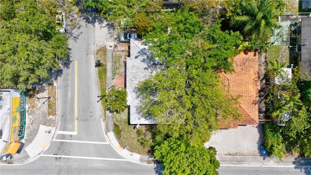 4 of 31 - 2 Ne 45th Street, Miami, FL