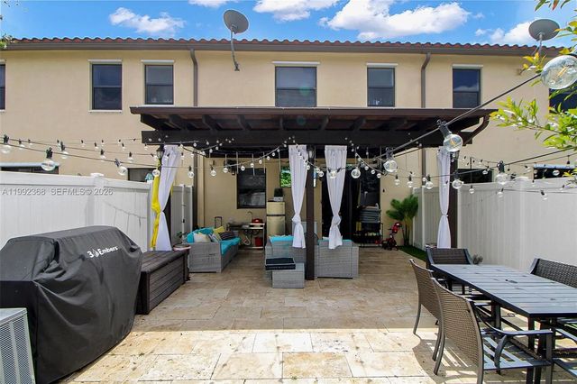 5 of 21 - 3323 W 90th Terrace, Hialeah, FL