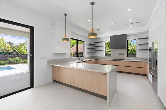 4 of 29 - 6221 Sw 60th Street, South Miami, FL