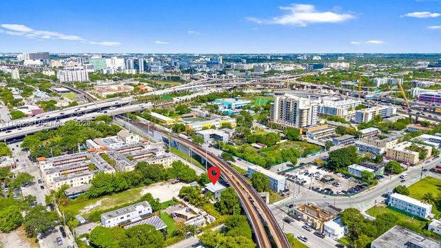 4 of 21 - 212 Nw 11th Street, Miami, FL