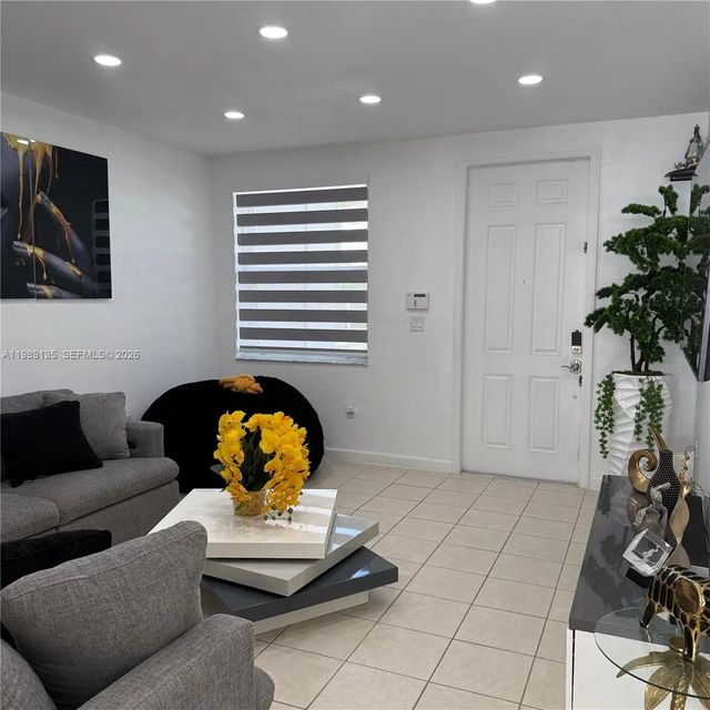 4 of 32 - 909 Ne 42nd Avenue, Homestead, FL