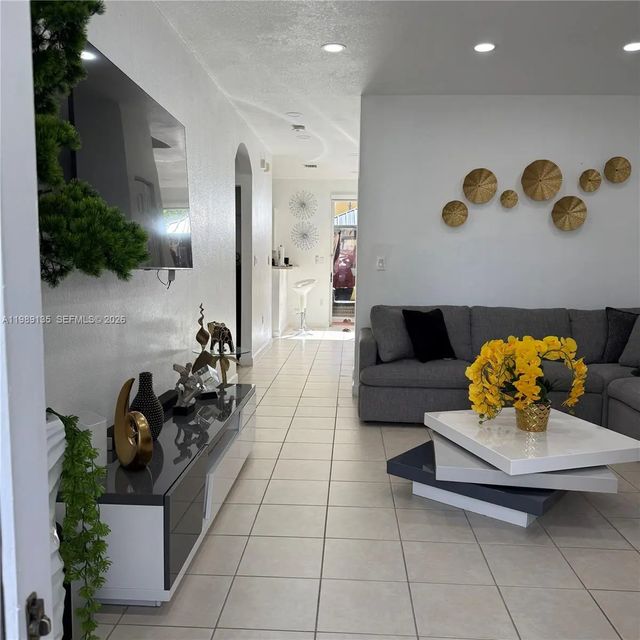 5 of 32 - 909 Ne 42nd Avenue, Homestead, FL
