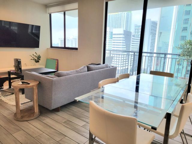 4 of 25 - 999 Sw 1st Avenue #1914, Miami, FL