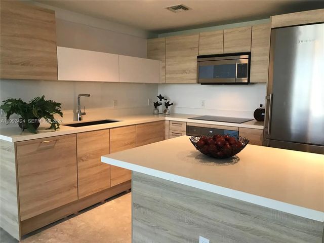 3 of 19 - 16385 Biscayne Boulevard #2206, North Miami Beach, FL